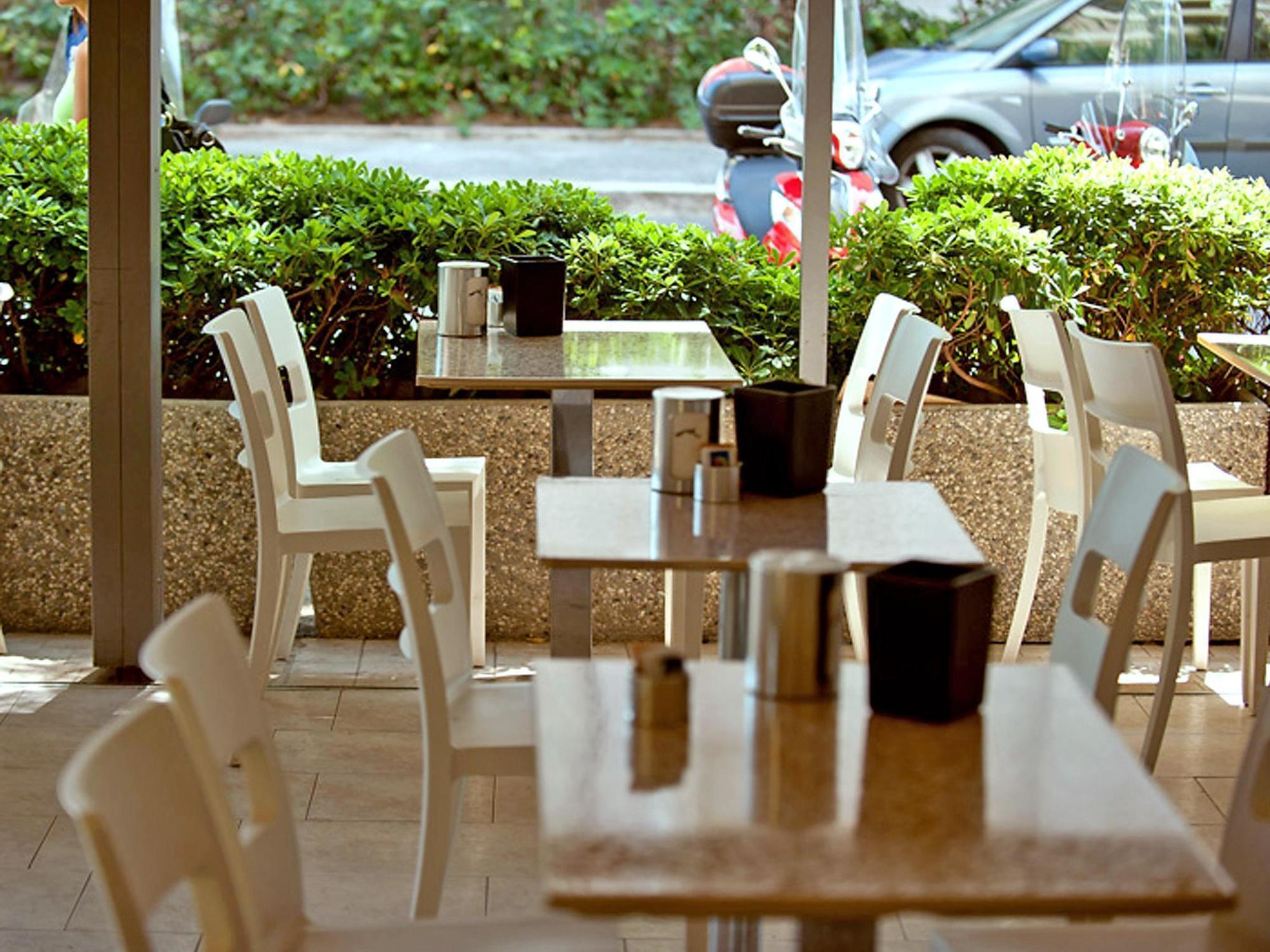 Ambassador Hotel 3*