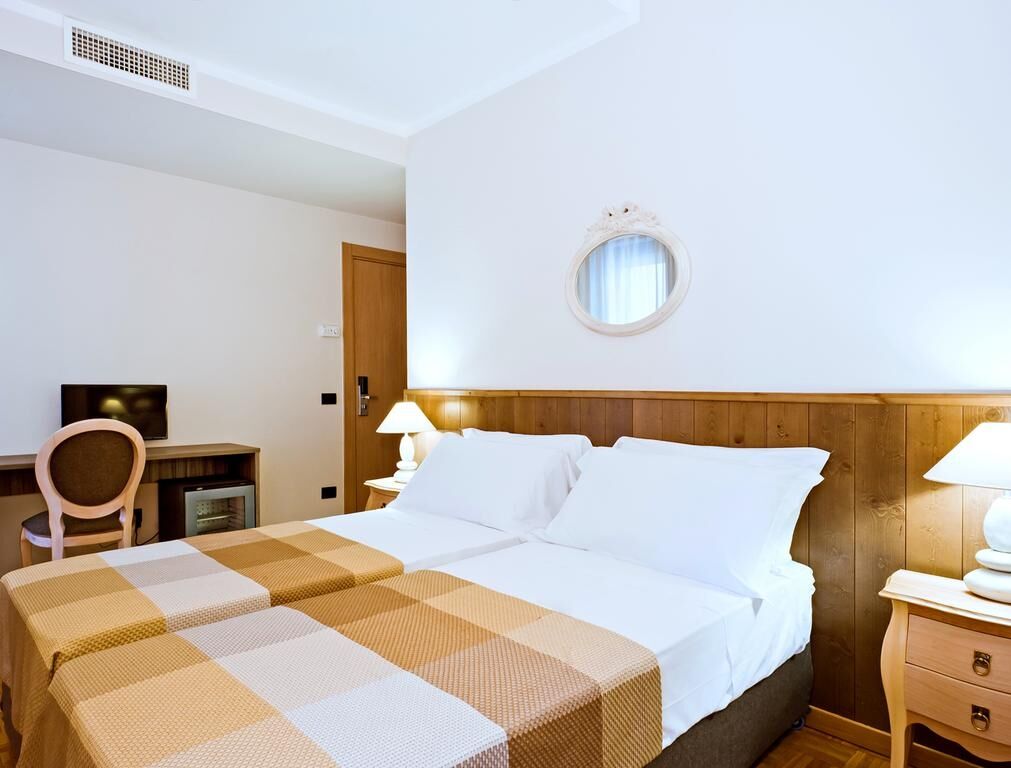Ambassador Hotel 3*
